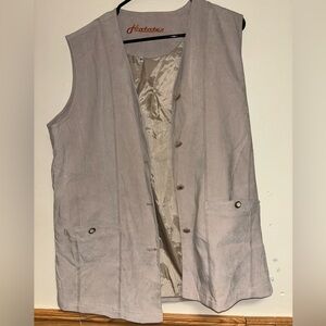 Women’s vest with button detail